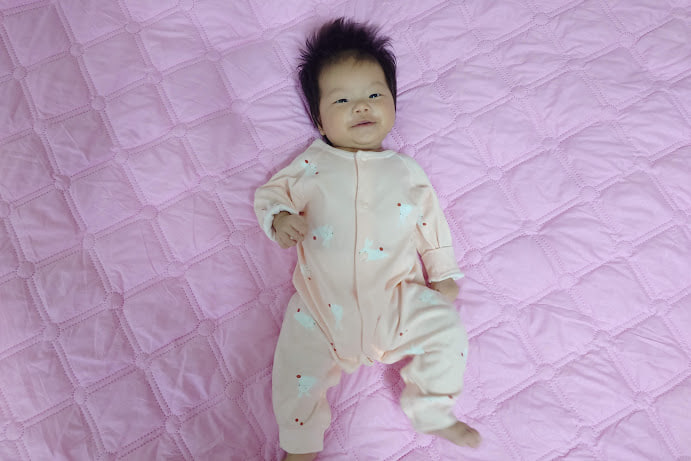 如何区分婴儿有意识和无意识的笑